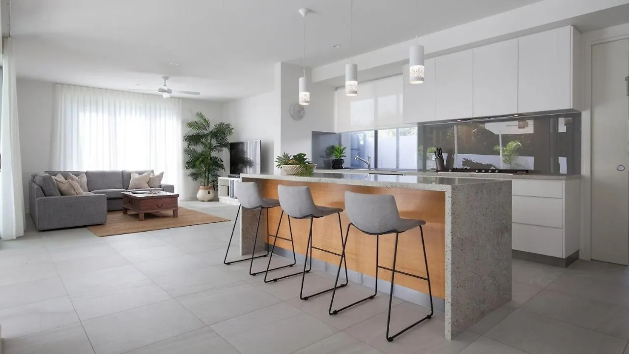 Villa 10 Belle Mare Avenue Yaroomba